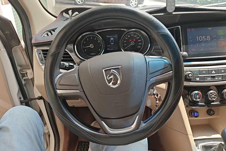 Used Baojun 730 2016 1.5L Manual Comfort Version 7 Seats China V Emission Standard Steering Wheel