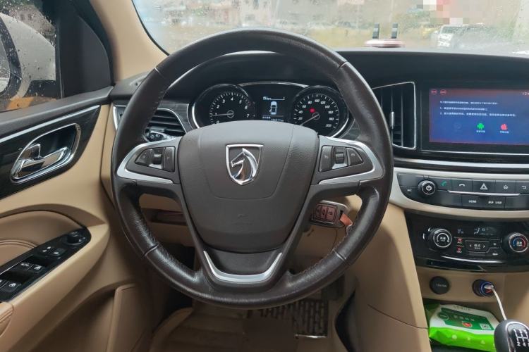 Used Baojun 730 2016 1.5L Manual Luxury Edition 7 Seats Steering Wheel