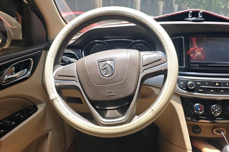 Used Baojun 730 2016 1.5L Manual Comfort Version 7 Seats China V Emission Standard Steering Wheel