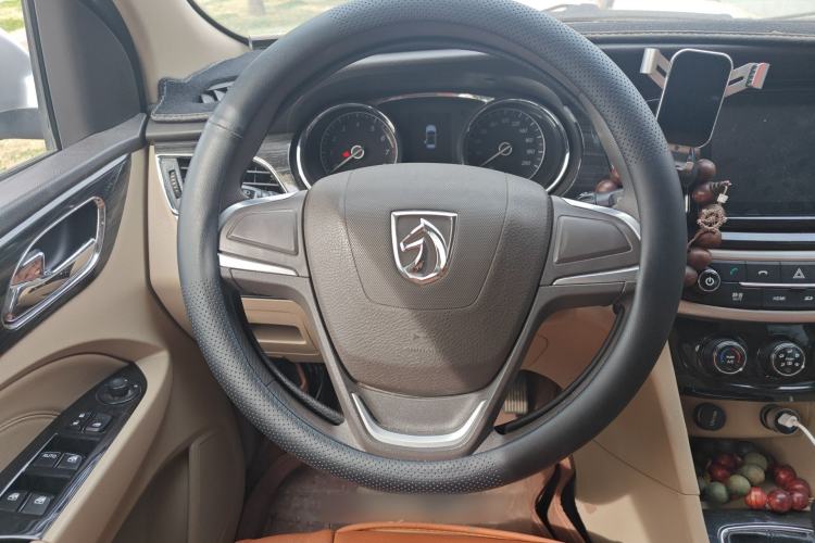 Used Baojun 730 2016 1.5L Manual Comfort Version 7 Seats China V Emission Standard Steering Wheel