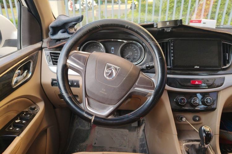 Used Baojun 730 2016 1.5L Manual Comfort Version 7 Seats China V Emission Standard Steering Wheel