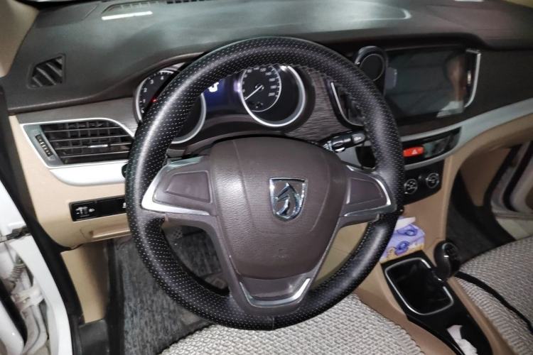 Used Baojun 730 2016 Revised 1.5L Manual Standard Version 7 Seats China V Emission Standard Steering Wheel