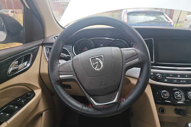 Used Baojun 730 2016 1.5L Manual Comfort Version 7 Seats China V Emission Standard Steering Wheel