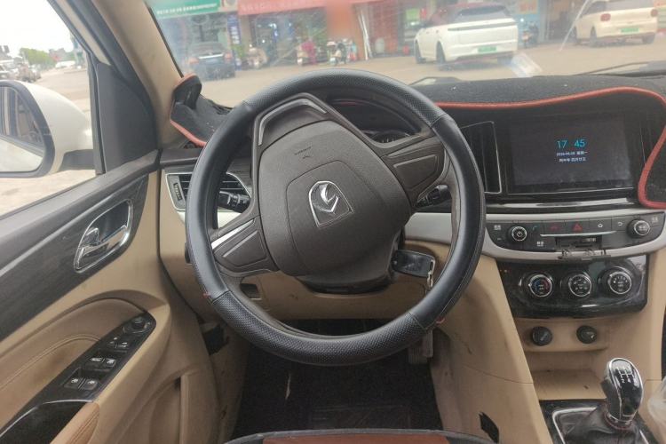 Used Baojun 730 2016 1.5L Manual Luxury Edition 7 Seats Steering Wheel