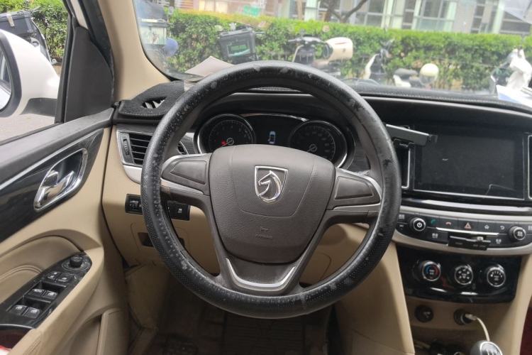 Used Baojun 730 2016 1.5L Manual Comfort Version 7 Seats China V Emission Standard Steering Wheel