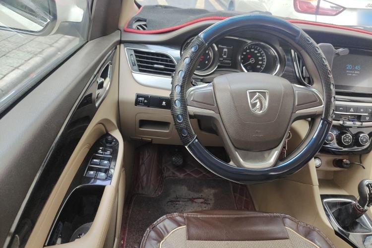 Used Baojun 730 2016 1.8L Manual Comfort Version 7 Seats Steering Wheel