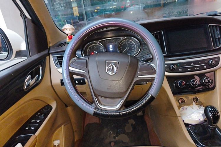 Used Baojun 730 2016 1.5L Manual Comfort Version 7 Seats China V Emission Standard Steering Wheel