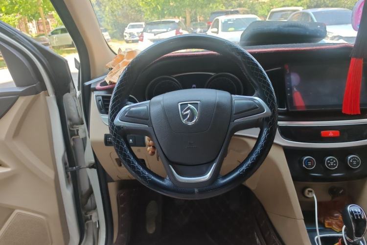 Used Baojun 730 2016 Revised 1.5L Manual Standard Version 7 Seats China V Emission Standard Steering Wheel