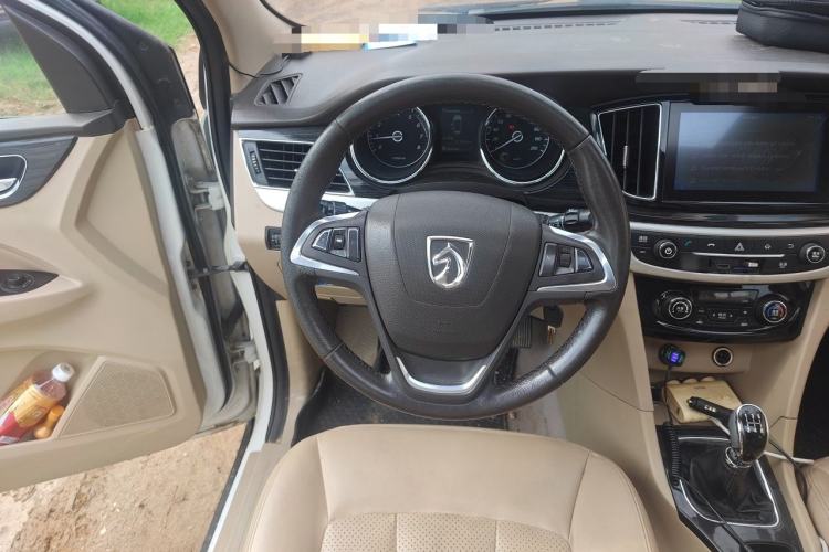 Used Baojun 730 2016 1.5L Manual Luxury Edition 7 Seats Steering Wheel