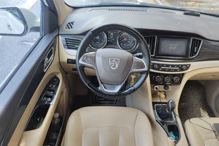 Used Baojun 730 2016 1.5L Manual Comfort Version 7 Seats China V Emission Standard Steering Wheel