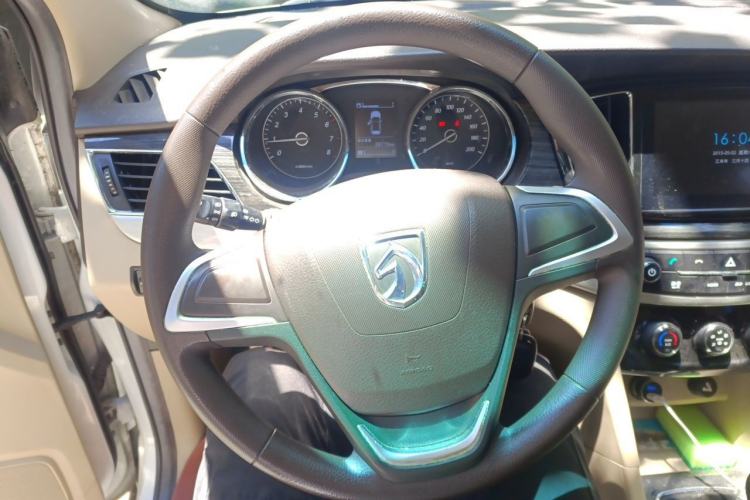 Used Baojun 730 2016 1.5L Manual Comfort Version 7 Seats China V Emission Standard Steering Wheel