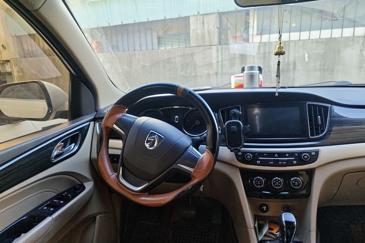 Used Baojun 730 2016 1.8L iAMT Comfort Version 7 Seats Steering Wheel