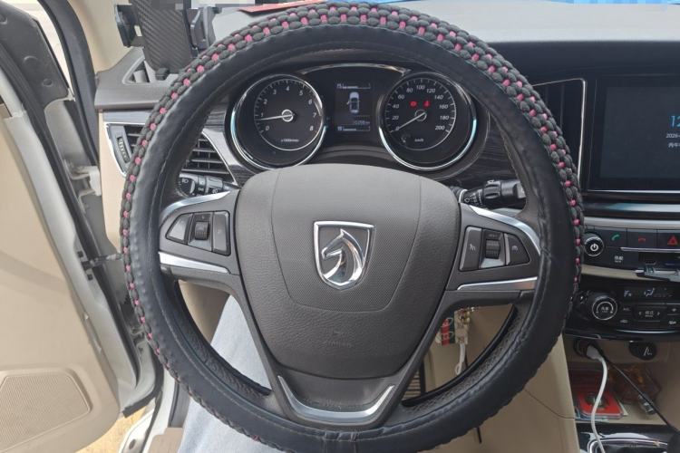 Used Baojun 730 2016 1.5L Manual Luxury Edition 7 Seats Steering Wheel