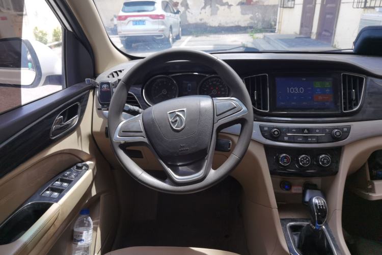 Used Baojun 730 2016 1.5L Manual Comfort Version 7 Seats China V Emission Standard Steering Wheel