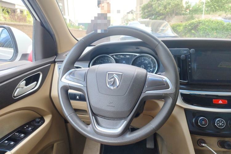Used Baojun 730 2016 Revised 1.5L Manual Standard Version 7 Seats China V Emission Standard Steering Wheel