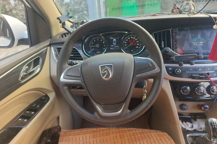 Used Baojun 730 2016 1.5L Manual Comfort Version 7 Seats China V Emission Standard Steering Wheel