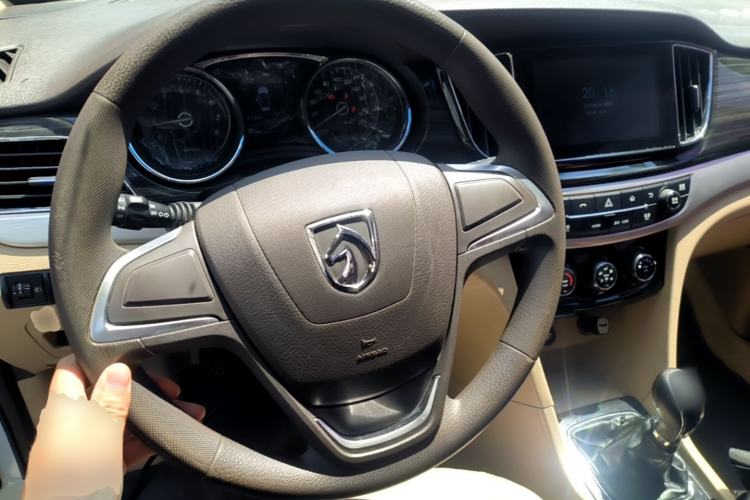 Used Baojun 730 2016 1.5L Manual Comfort Version 7 Seats China V Emission Standard Steering Wheel
