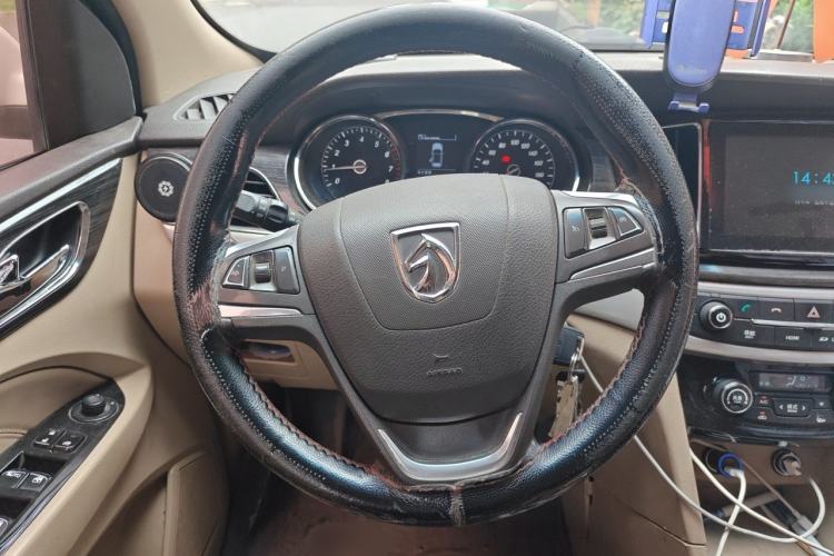 Used Baojun 730 2016 1.5T Manual Luxury Edition 7 Seats Steering Wheel