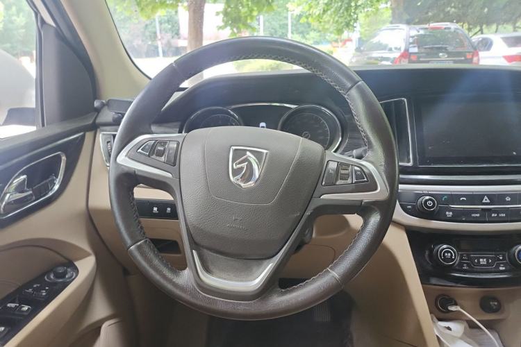 Used Baojun 730 2016 1.5T Manual Luxury Edition 7 Seats Steering Wheel