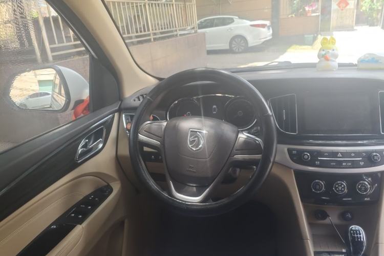 Used Baojun 730 2016 1.5T Manual Comfort Version 7 Seats Steering Wheel