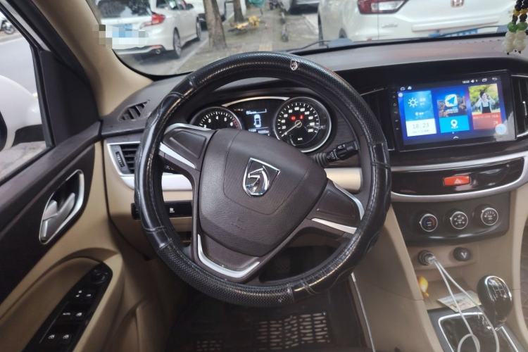Used Baojun 730 2016 Revised 1.5L Manual Standard Version 7 Seats China V Emission Standard Steering Wheel