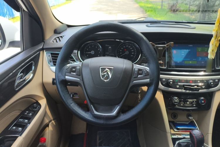 Used Baojun 730 2016 1.5L Manual Luxury Edition 7 Seats Steering Wheel