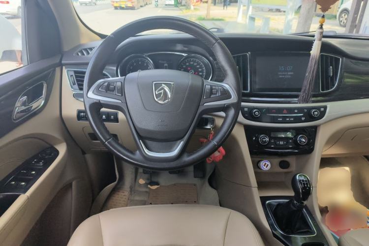 Used Baojun 730 2016 1.5L Manual Luxury Edition 7 Seats Steering Wheel