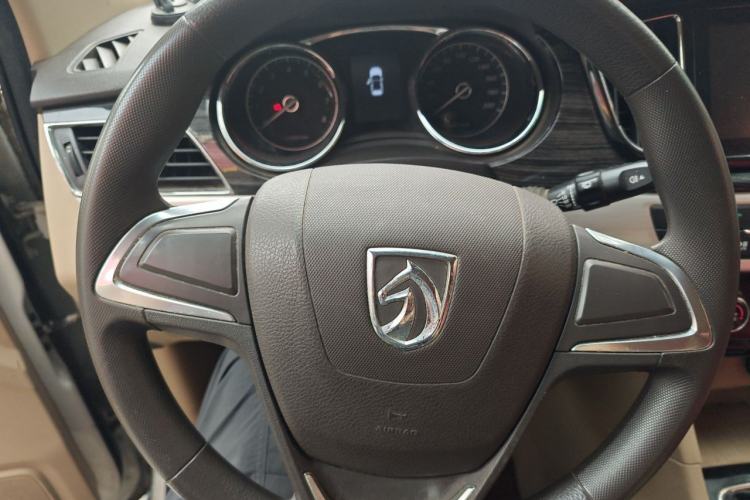 Used Baojun 730 2016 1.5L Manual Comfort Version 7 Seats China V Emission Standard Steering Wheel