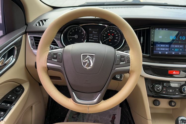 Used Baojun 730 2016 1.5T Manual Luxury Edition 7 Seats Steering Wheel