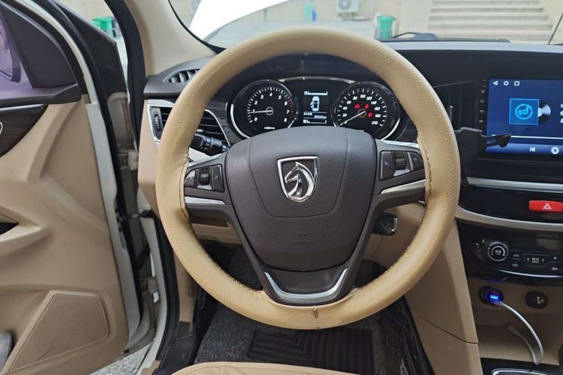 Used Baojun 730 2016 1.5T Manual Luxury Edition 7 Seats Steering Wheel