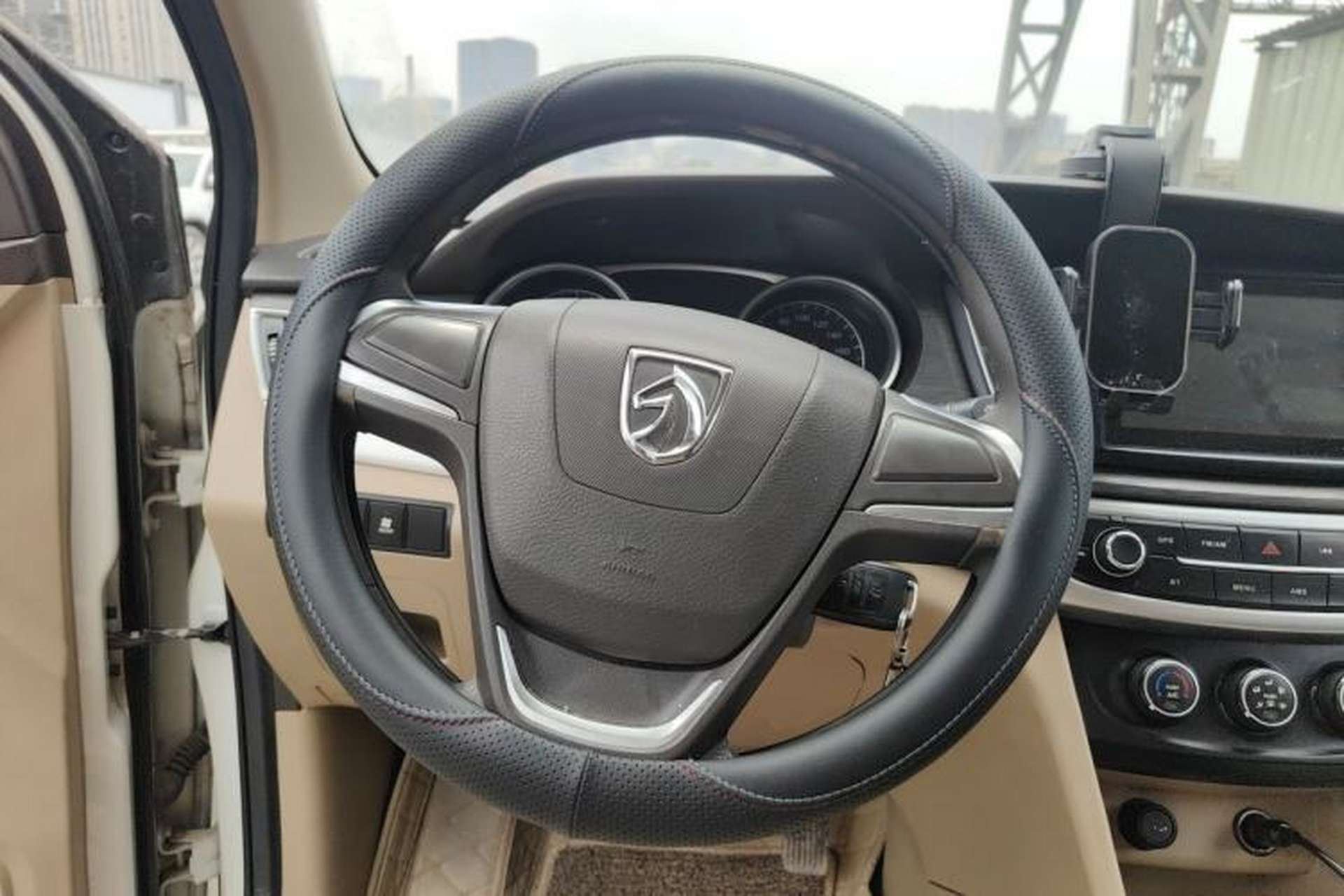 Used Baojun 730 2016 Revised 1.5L Manual Standard Version 7 Seats China V Emission Standard Steering Wheel