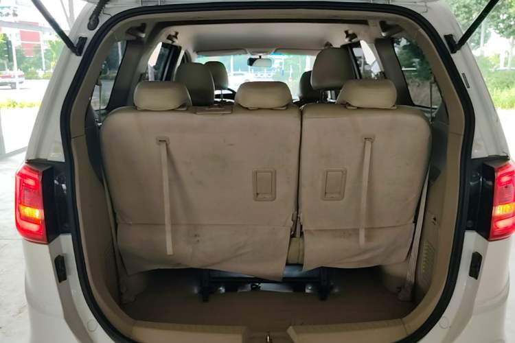 Used Baojun 730 2016 Revised 1.5L Manual Standard Version 7 Seats China V Emission Standard Trunk