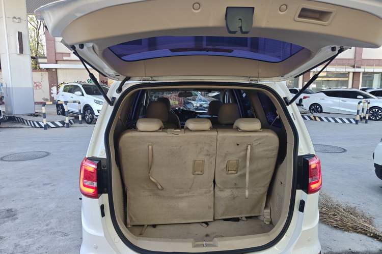 Used Baojun 730 2016 1.8L iAMT Comfort Version 7 Seats Trunk