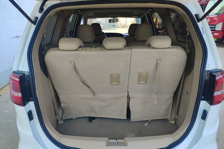 Used Baojun 730 2016 1.5L Manual Luxury Edition 7 Seats Trunk