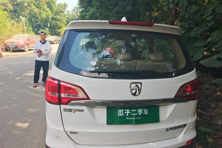 Used Baojun 730 2016 1.5T Manual Luxury Edition 7 Seats Trunk