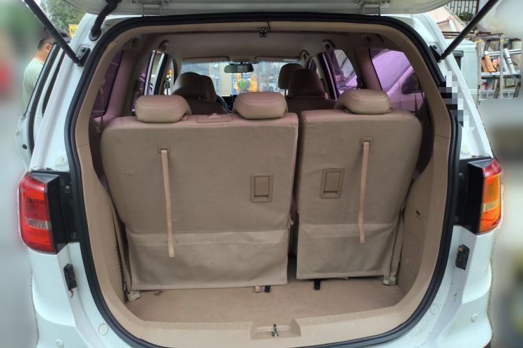 Used Baojun 730 2016 1.5T Manual Comfort Version 7 Seats Trunk
