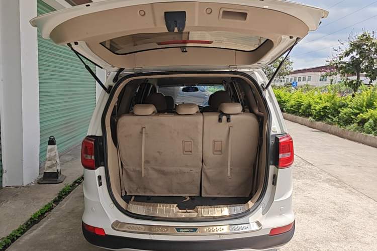 Used Baojun 730 2016 1.5L Manual Comfort Version 7 Seats China V Emission Standard Trunk