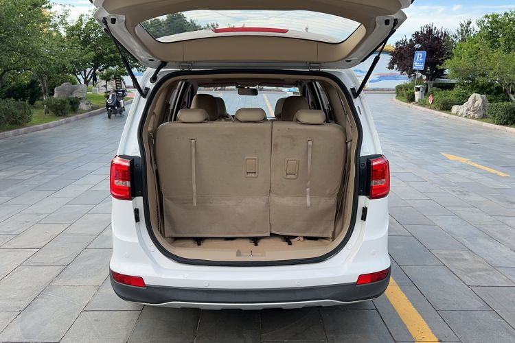Used Baojun 730 2016 1.5T Manual Luxury Edition 7 Seats Trunk