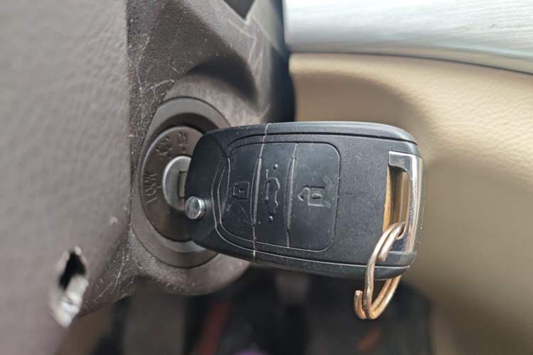 Used Baojun 730 2016 1.5L Manual Comfort Version 7 Seats China V Emission Standard Vehicle Key