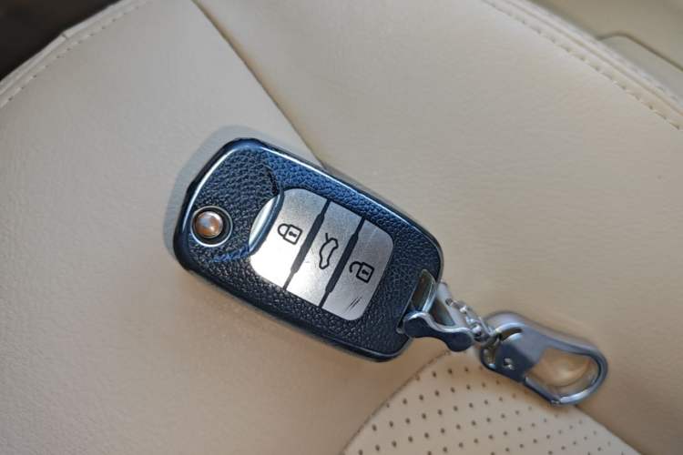 Used Baojun 730 2016 1.5L Manual Comfort Version 7 Seats China V Emission Standard Vehicle Key