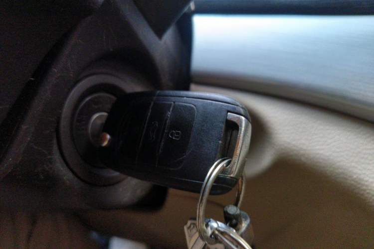 Used Baojun 730 2016 1.5L Manual Comfort Version 7 Seats China V Emission Standard Vehicle Key