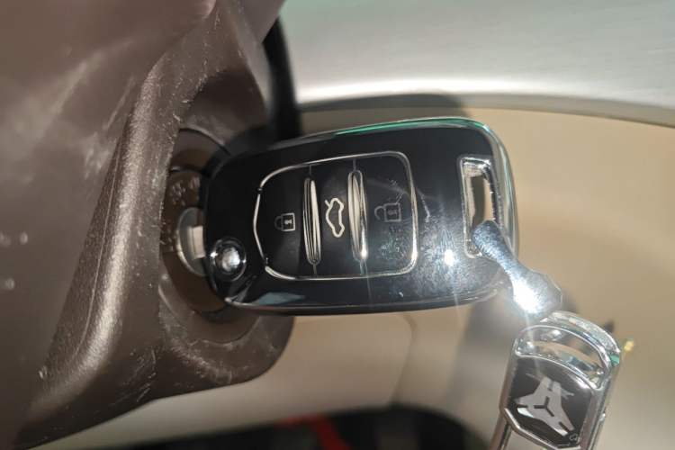 Used Baojun 730 2016 1.5L Manual Comfort Version 7 Seats China V Emission Standard Vehicle Key