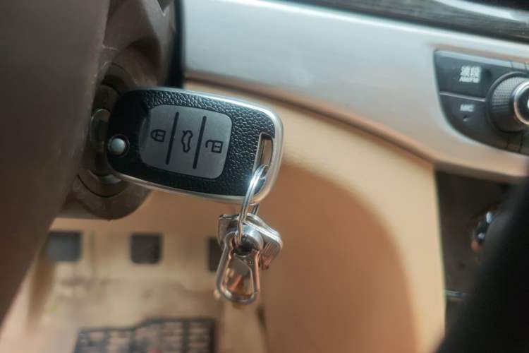 Used Baojun 730 2016 1.5L Manual Comfort Version 7 Seats China V Emission Standard Vehicle Key
