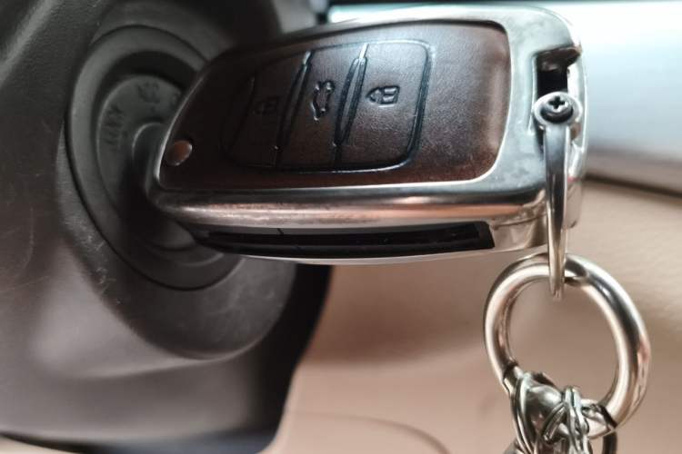Used Baojun 730 2016 1.5L Manual Comfort Version 7 Seats China V Emission Standard Vehicle Key