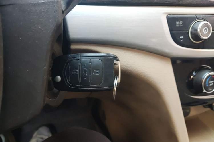 Used Baojun 730 2016 1.5L Manual Comfort Version 7 Seats China V Emission Standard Vehicle Key