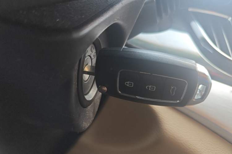 Used Baojun 730 2016 1.5L Manual Comfort Version 7 Seats China V Emission Standard Vehicle Key