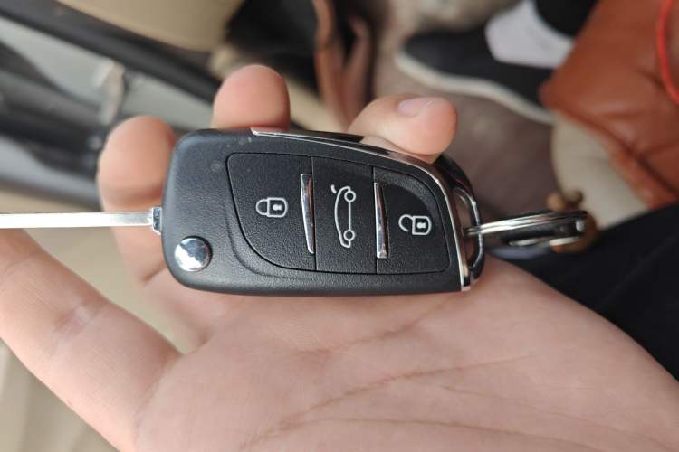 Used Baojun 730 2016 1.5L Manual Comfort Version 7 Seats China V Emission Standard Vehicle Key