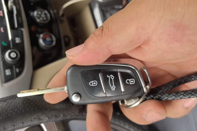 Used Baojun 730 2016 1.5L Manual Comfort Version 7 Seats China V Emission Standard Vehicle Key