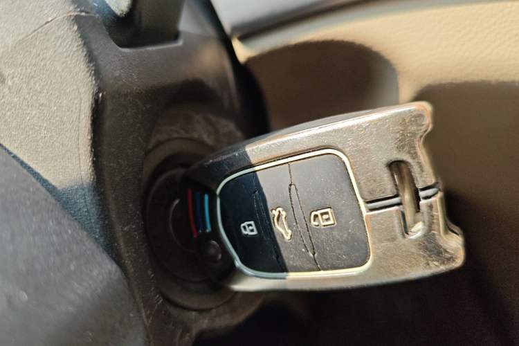 Used Baojun 730 2016 1.5L Manual Comfort Version 7 Seats China V Emission Standard Vehicle Key
