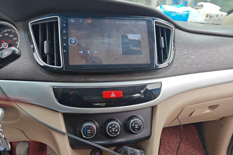 Used Baojun 730 2016 1.5L Manual Standard Version 7 Seats Audio And AC Panel